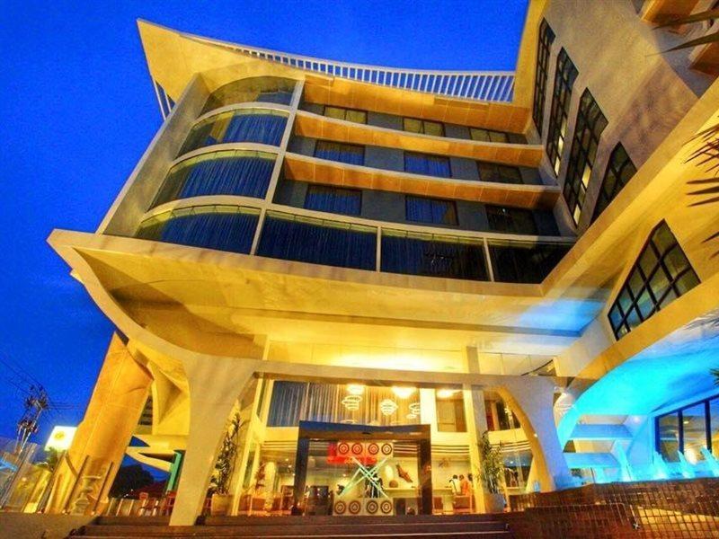 The Xtreme Suites Bangkok Buitenkant foto