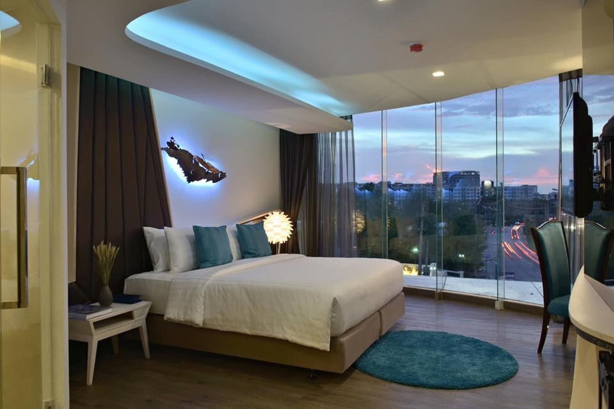 The Xtreme Suites Bangkok Buitenkant foto