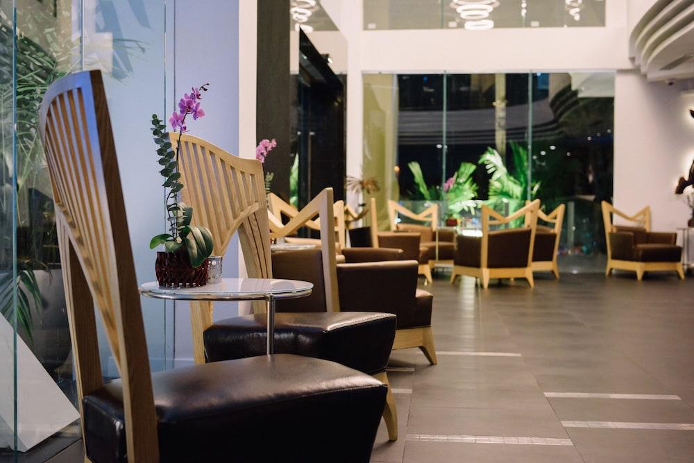 The Xtreme Suites Bangkok Buitenkant foto
