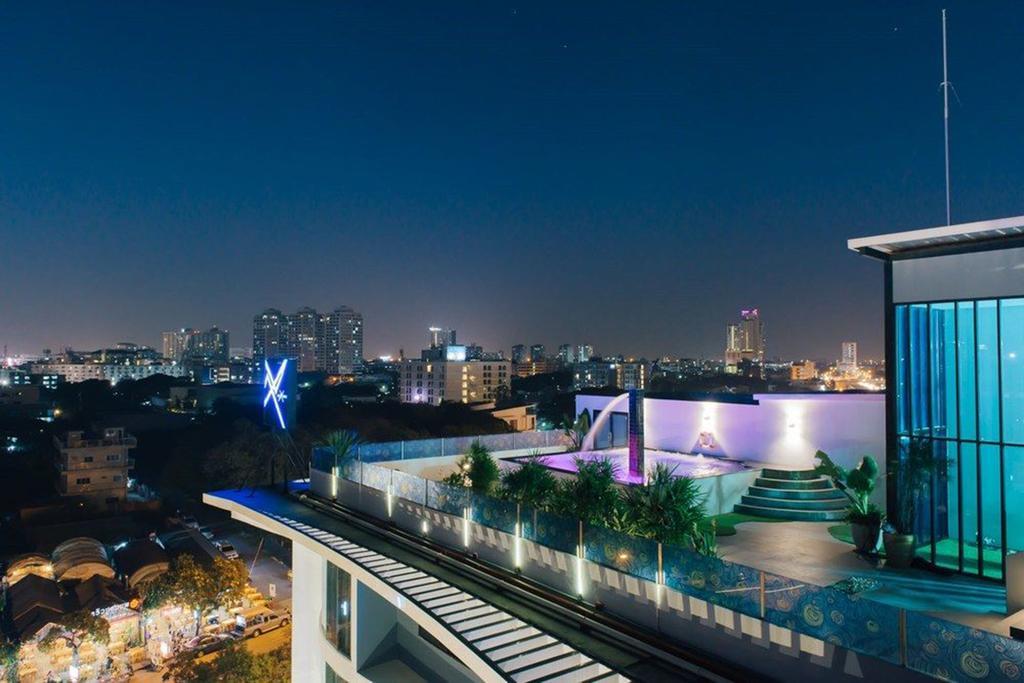 The Xtreme Suites Bangkok Buitenkant foto