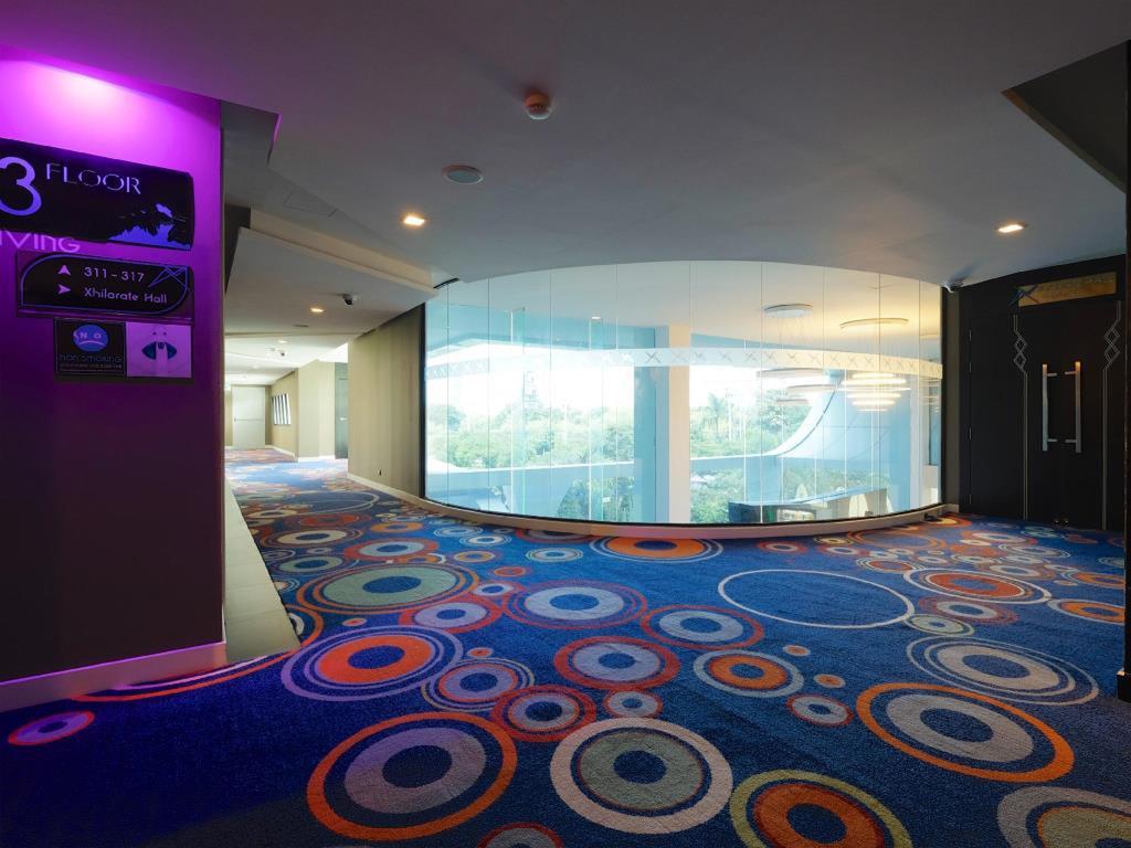 The Xtreme Suites Bangkok Buitenkant foto