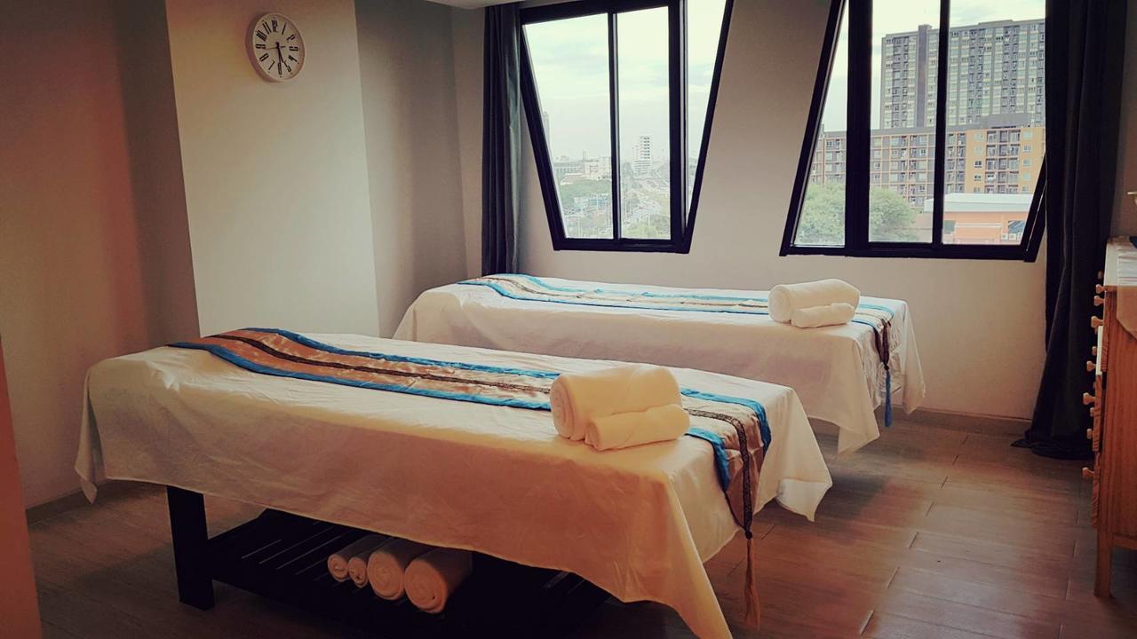 The Xtreme Suites Bangkok Buitenkant foto