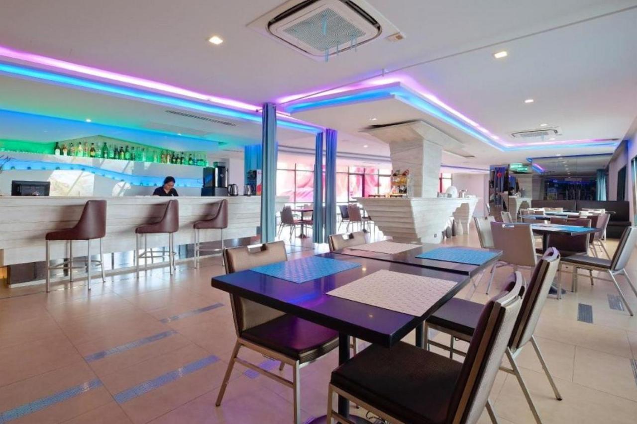 The Xtreme Suites Bangkok Buitenkant foto